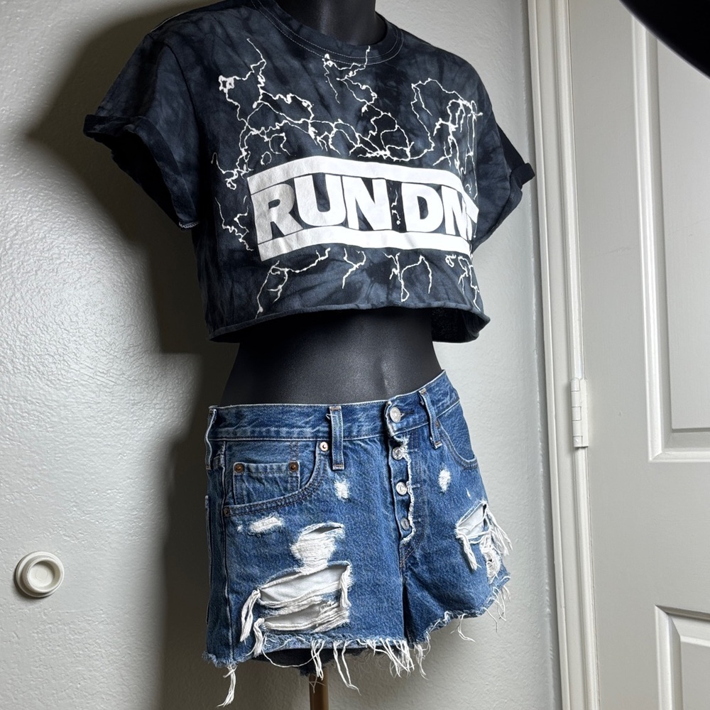 Levi's Classic Blue Ripped Jean Shorts - Picture 13 of 14